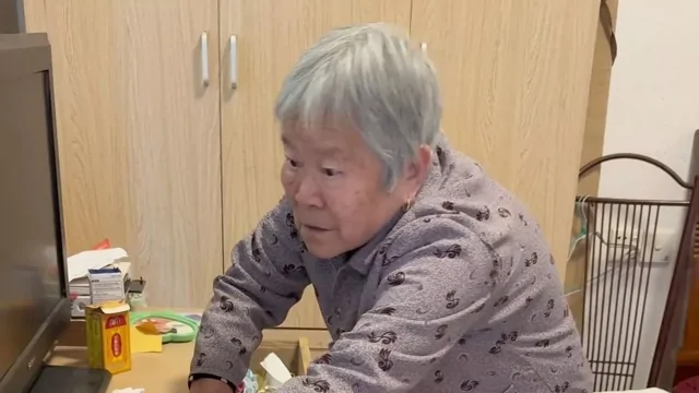 Старушка, потерявшая вставные зубы, обнаружила их во рту у своей собаки