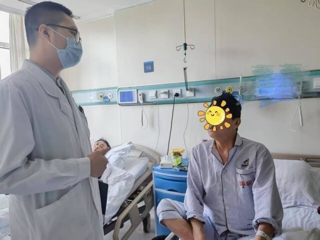 Мужчину чуть не убили его носки, а точнее его странная привычка