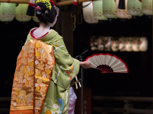 Японцы следуют за Ди Каприо: никаких гейш старше 25