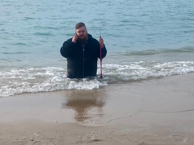 Застрял по пояс: первое свидание закончилось спасательной операцией