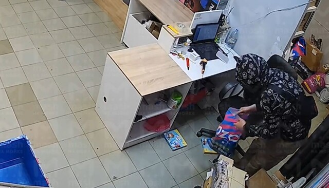 Сотрудники ПВЗ в Санкт-Петербурге неоднократно присваивали себе вещи из заказов