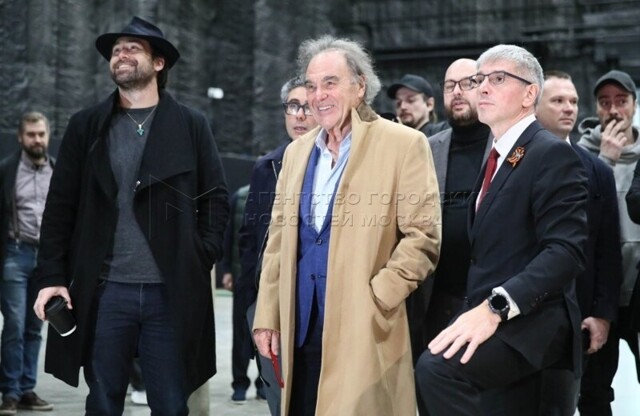 "Я бы с удовольствием здесь поснимал", - американский режиссер Оливер Стоун высказался о кинозаводе в Москве