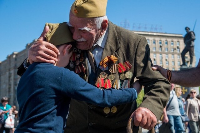 Уже 80 лет со слезами на глазах