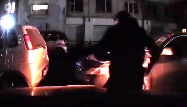 Мужчина поджег машину сотрудника Госавтоинспекции