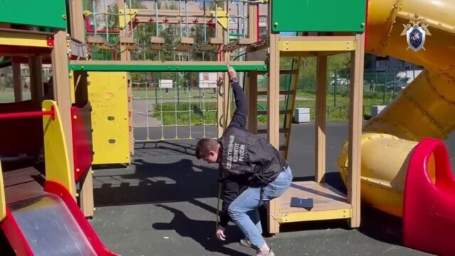 Школьник получил травмы, упав на детской площадке