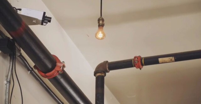 Лампочка, которую не меняли с 1901 года