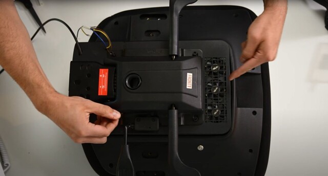 Энтузиаст собрал игровой компьютер внутри кресла