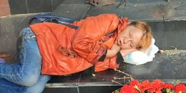 В Люберцах женщина уснула у Вечного Огня