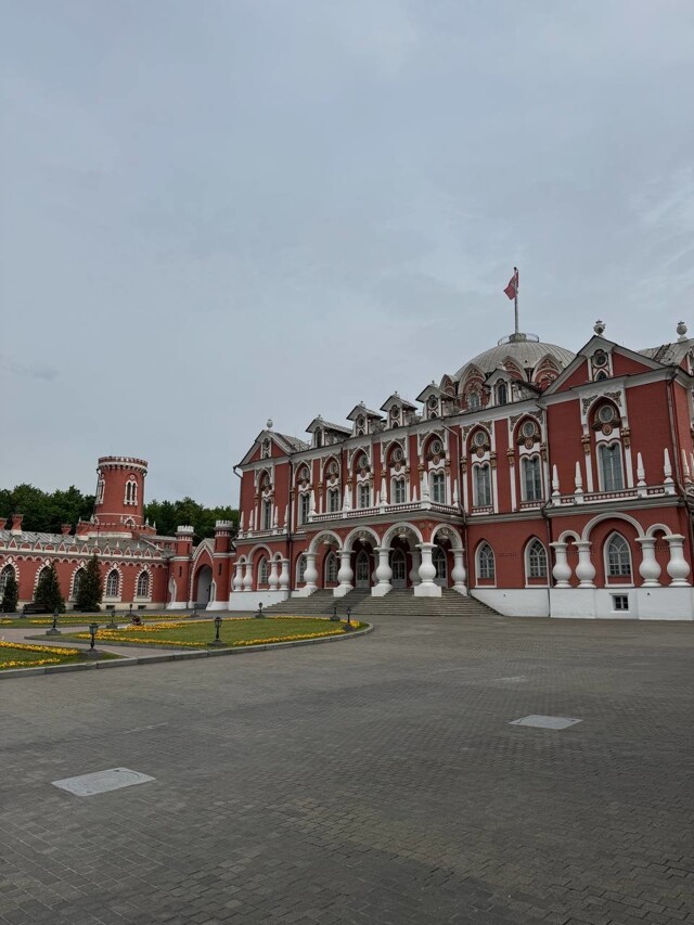 Петровский путевой дворец. Давайте посмотрим поближе. Часть 1