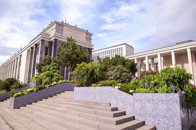 Снова всё этим москвичам