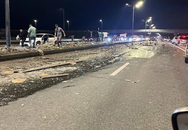 Сотни бутылок пива лежат на выезде из Казани