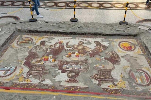 Необычная реклама  в Риме