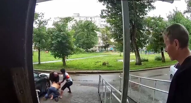 В Уфе иностранные специалисты устроили драку под окнами дома