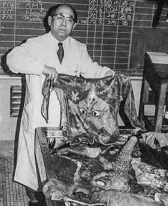 Об одном противоречивом сдирателе кожи с татуировками с трупов