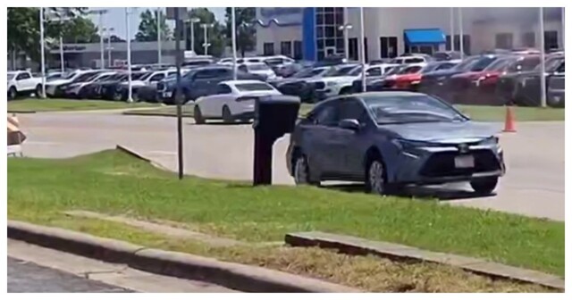 Лето, жара: асфальт лопнул в момент проезда автомобиля