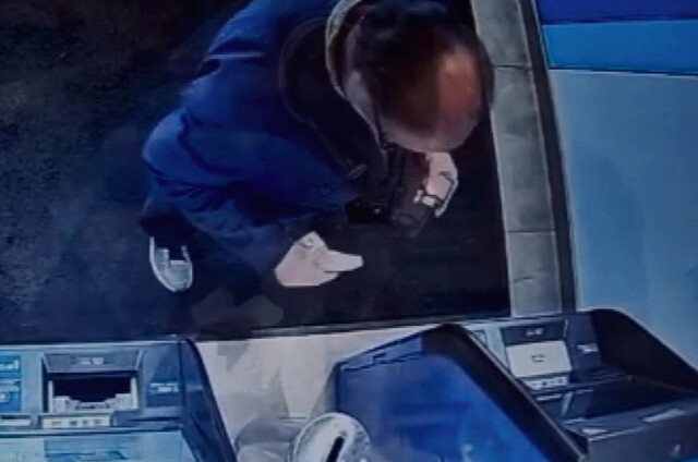 Мужчина украл деньги из банкомата в Москве