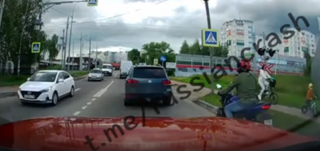 Мотоциклист мастерски избежал ДТП