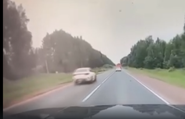 Водитель без прав устроил ДТП при обгоне, Кто виноват?