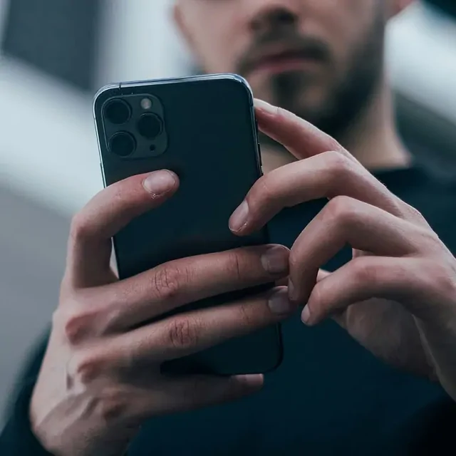 Суд позволил распространять интимные фото женщины без ее разрешения