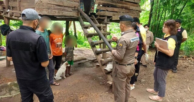 В Таиланде нашли мальчика, выросшего в стае собак