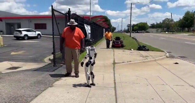 В Детройте засняли потерявшегося робота