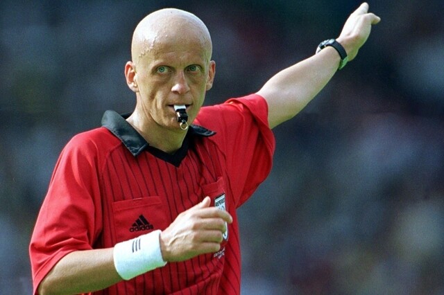 10 июля 1878 г., 147 лет назад, в Англии впервые футбольный арбитр использовал свисток