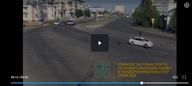 Бурятский байкер эпично перелетел через машину после ДТП