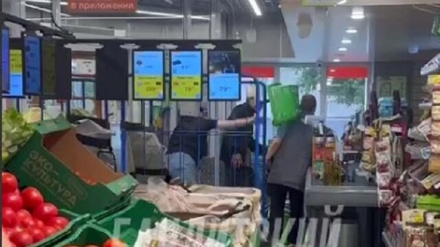 В Екатеринбурге покупатели избили продавца корзинами