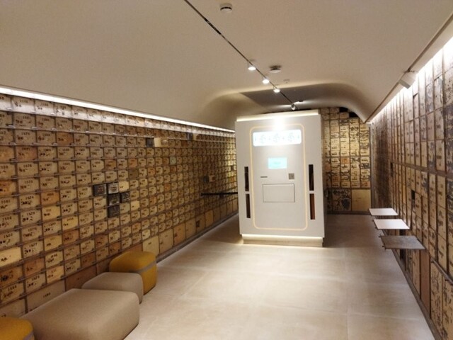 Испанский магазин женской одежды топово оформил пункт выдачи онлайн-заказов