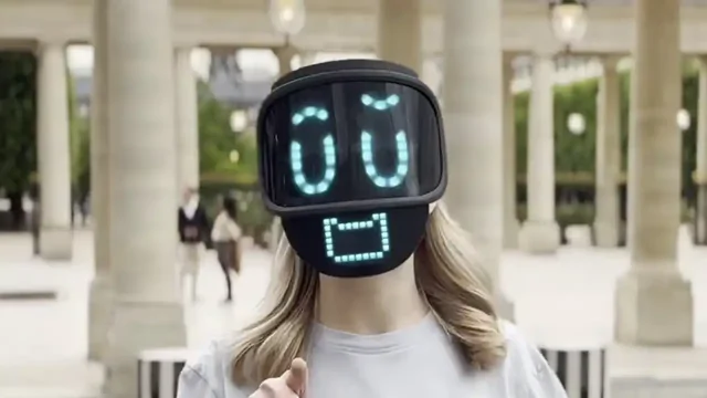 Для любителей анонимности: в США изобрели электронные шлемы-смайлики