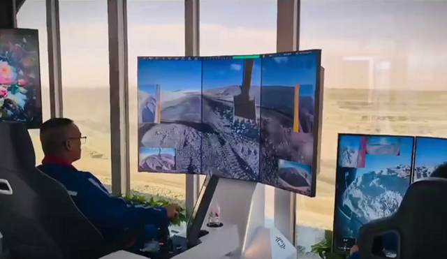 Китайские строители управляют экскаваторами дистанционно — прямо из офиса