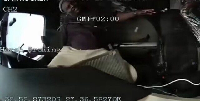 Кто хотел знать как дальнобойщики замесы устраивают? Вот пример