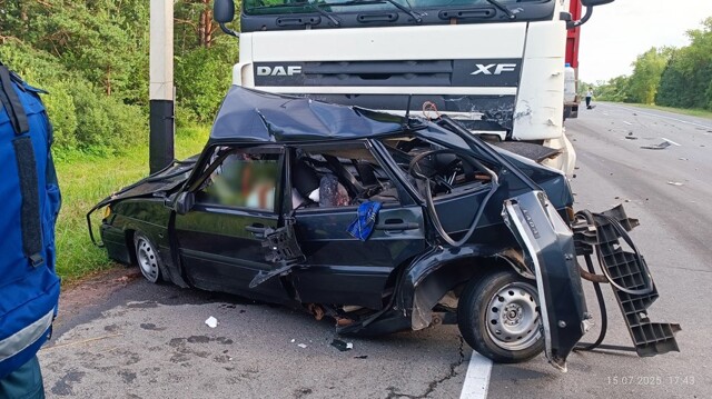 В столкновении фуры и легковушки под Суздалем погибли двое взрослых и ребенок. ДТП