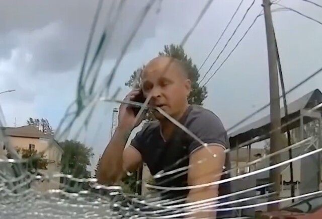 В Волхове водитель устроил погоню с потерпевшим на капоте