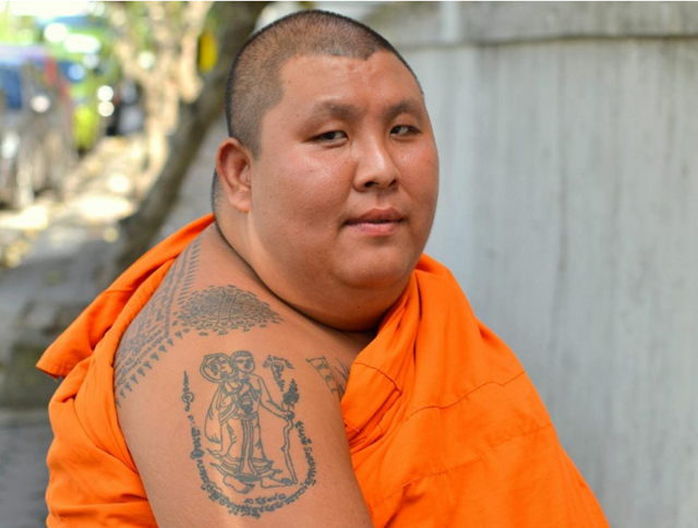 Газировка против буддизма — новый напиток убивает монашество в Таиланде