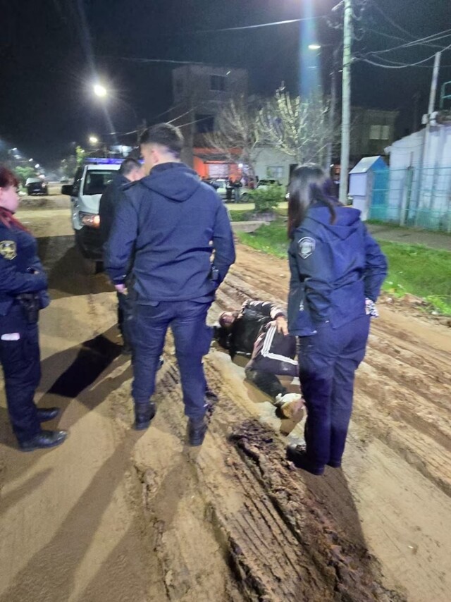 Четверо молодых людей попытались ограбить стража в Буэнос-Айреса