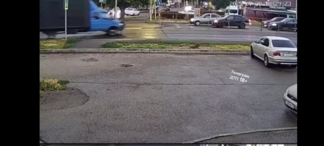 В Кабардино-Балкарии "Газель" наехала на женщину и придавила ее всем весом