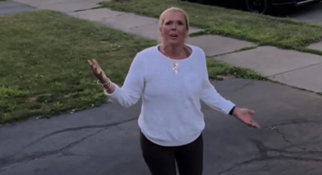 Начальник полиции Нью-Йорка отправлен в отпуск после того, как его подруга  напала на соседей-подростков