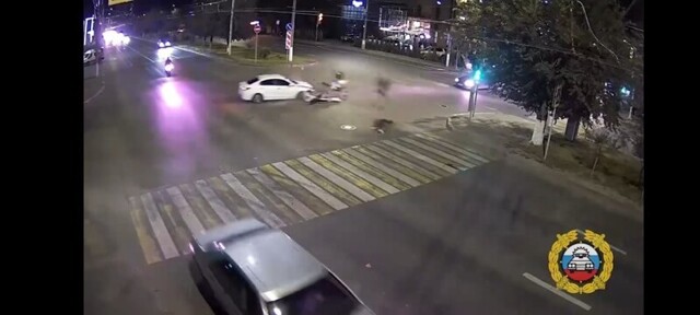 В Волгограде молодежь на незарегистрированном мотоцикле убегала от полиции. ДТП