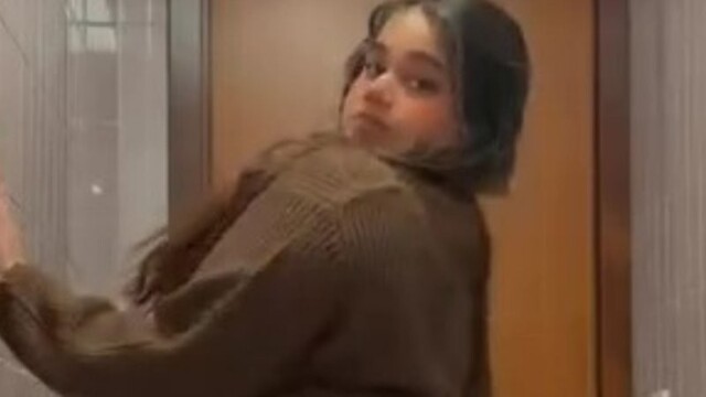 Женщину уволили через час после выхода на работу из-за неприемлемой одежды