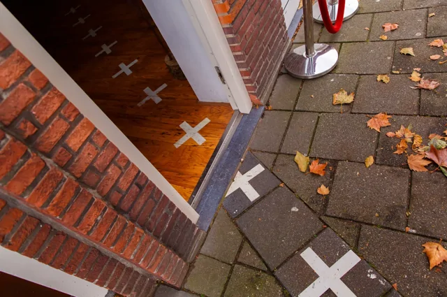 Делит дома пополам: где находится самая необычная граница между странами в мире