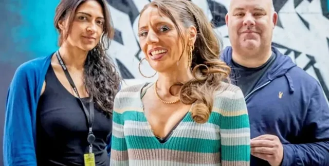 Женщина обокрала магазины на 30 миллионов, выдавая себя за полицейскую