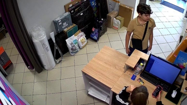 Очередной странный посетитель пункта выдачи