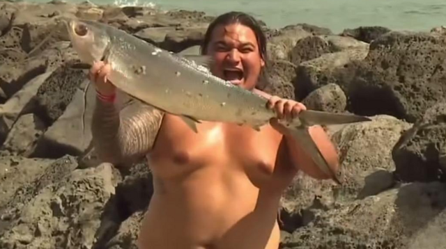 Рыбак попал в кадр новостей и повеселил зрителей