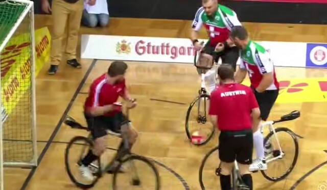 Как выглядит футбол на велосипедах