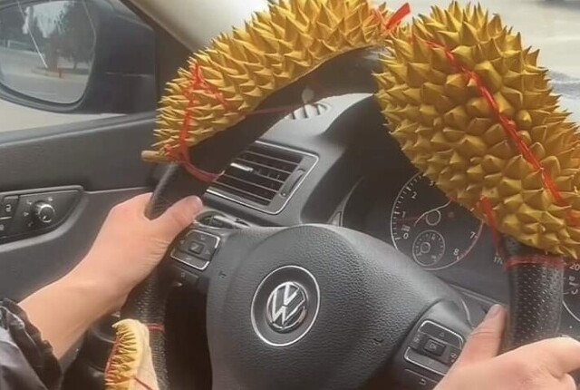 Правильное положение рук на руле автомобиля