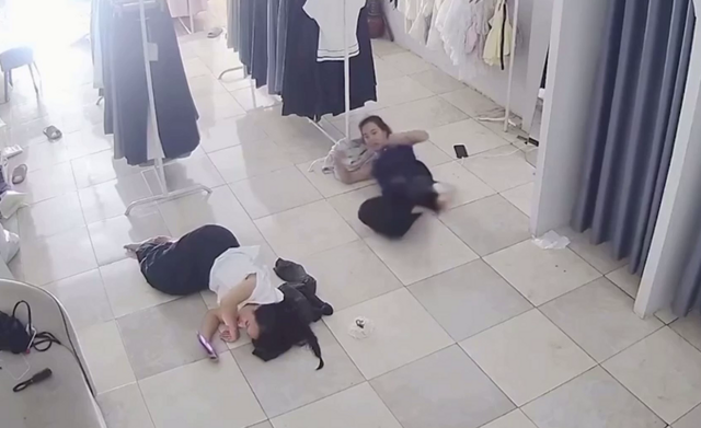 Мышка забежала не в ту норку