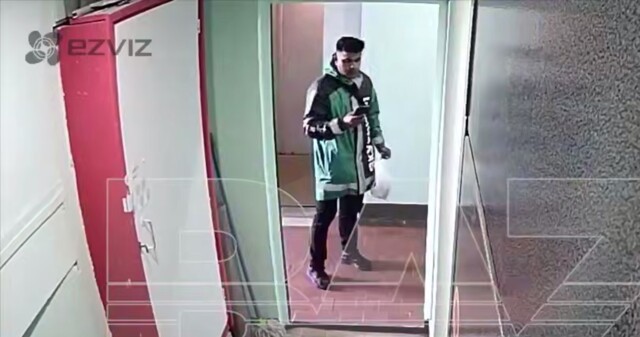 Курьер доставил пакет с продуктами на этаж, сфотографировал у двери и унёс