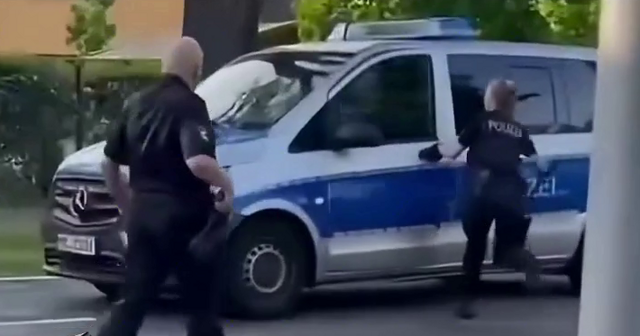 Жадная немецкая полиция, не дают мигрантам покататься