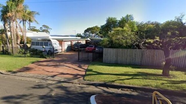 В Австралии мужчина держал на цепи подругу, которую подозревал в неверности